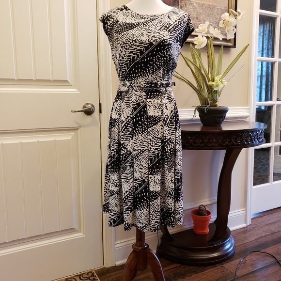 Alfani Dresses & Skirts - Alfani Woman Bold Moves